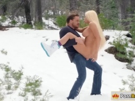 Blonde babe having sex with her bf in a snowy place picture slut